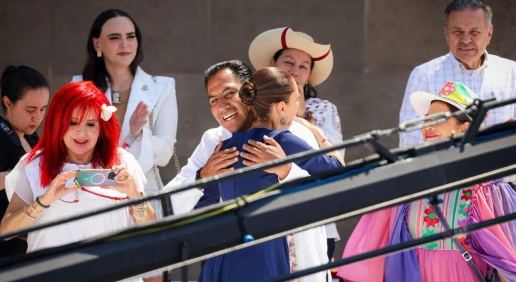 Un grupo de personas jugando billar El contenido generado por IA puede ser incorrecto.