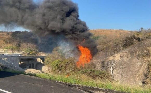 Explosión de ducto de PEMEX en el Istmo de Tehuantepec deja 3 muertos y heridos