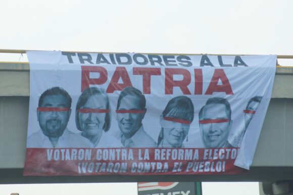 Llaman traidores a la patria a diputados de Oaxaca que votaron contra la reforma electoral